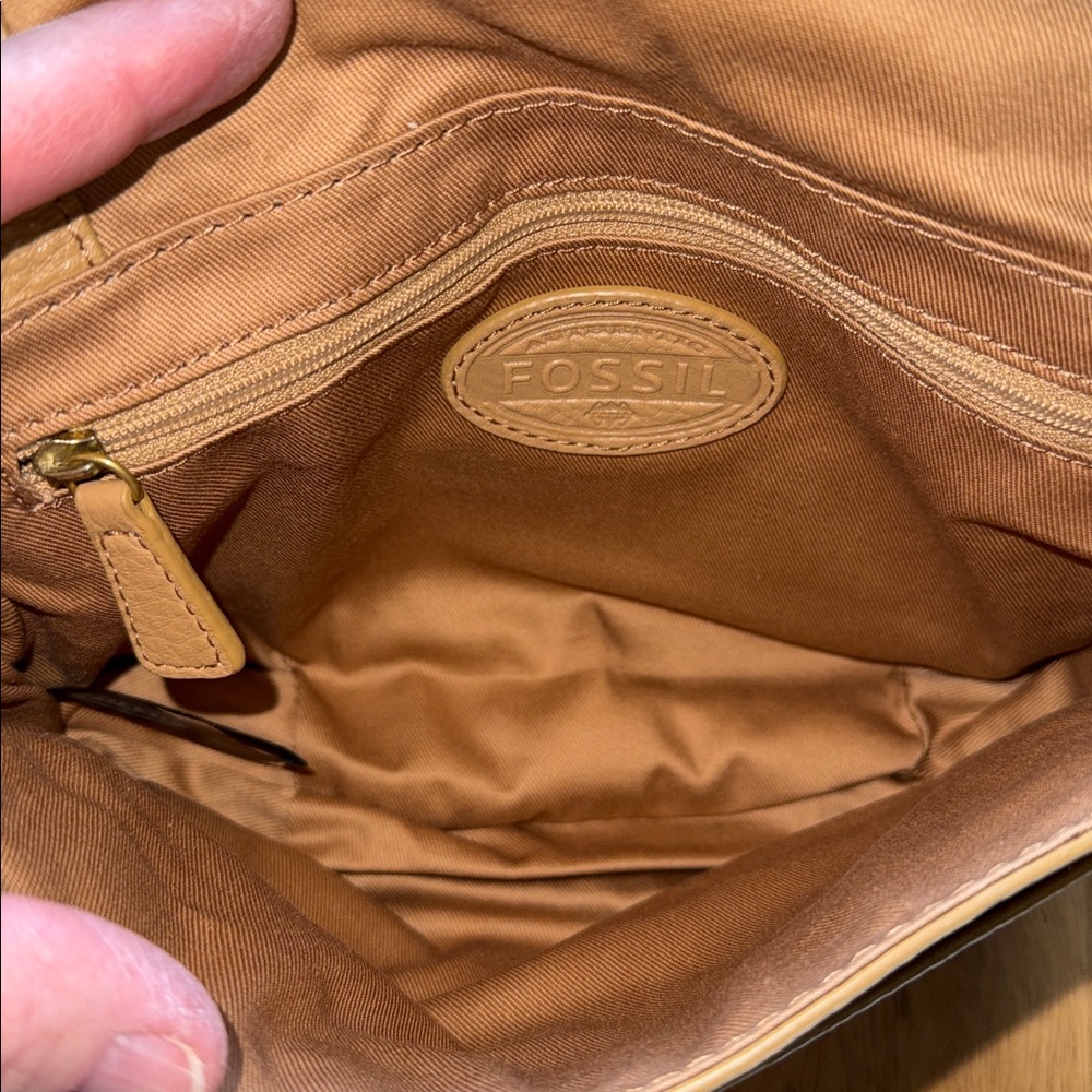 NWOT Fossil Preston Tan Leather Small Crossbody Bag - Picture 5 of 10
